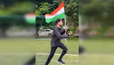 Anil Kapoor sprints with the national flag on Independence Day, fans praise his fitness