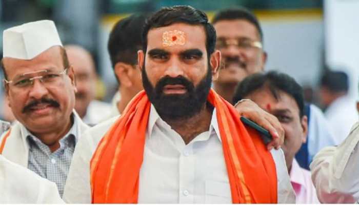 Maharashtra Politics: 'Why are you serving Poor quality Food?' MLA of Eknath Shinde camp SLAPS catering manager - WATCH