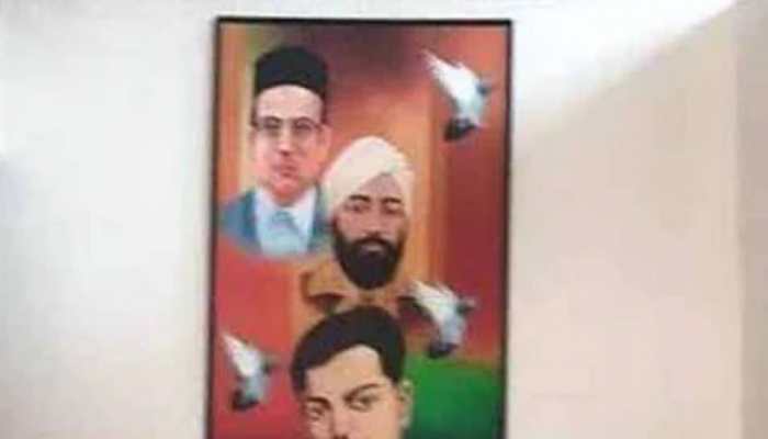 BIG CONTROVERSY: Bengaluru Metro puts up Veer Savarkar's BIG PHOTO at Majestic station, THIS happens next...