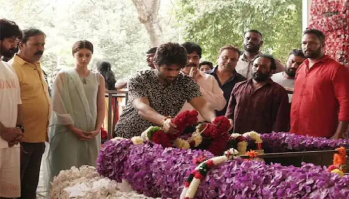 Vijay Deverakonda and Ananya Panday pay respects to late actor Puneeth Rajkumar ahead of &#039;Liger&#039; release