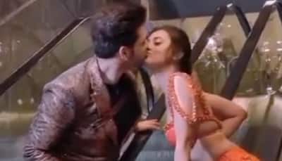 TejRan: Karan Kundrra steals a love-filled kiss from girlfriend Tejasswi Prakash- WATCH