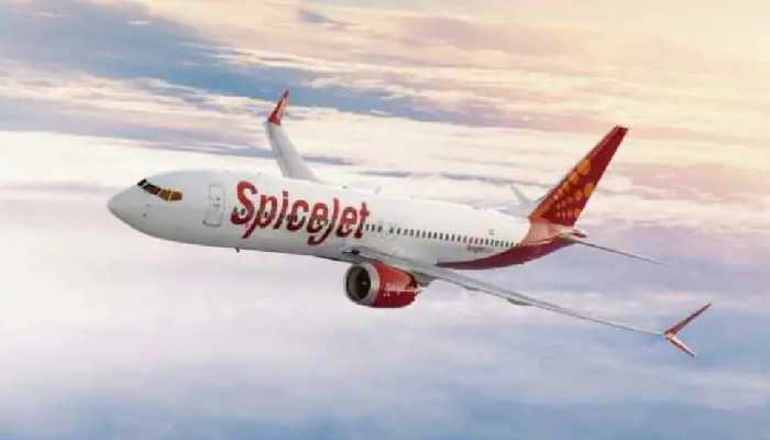 SpiceJet Delhi-Mumbai flight&#039;s tyre bursts while landing, all passengers safe