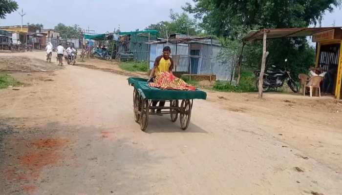 No ambulance for 2 hours, MP man carries pregnant wife to hospital in a push cart; see pics