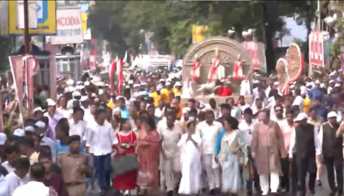 Mamata Banerjee organises rally to commemorate Durga Puja&#039;s UNESCO Cultural Heritage tag- Watch