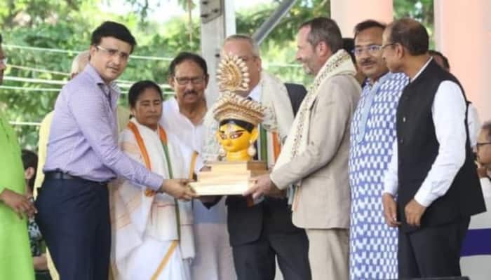 Sourav Ganguly sits next to Mamata Banerjee at Red Road function, says 'Durga Puja..'