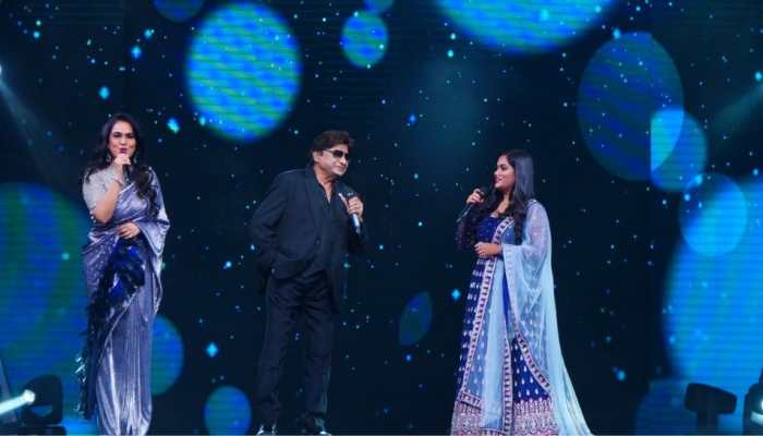 Superstar Singer 2 Grand Finale: Padmini Kolhapure, Poonam Dhillon, Shabbir Kumar&#039;s magical act on stage-IN PICS