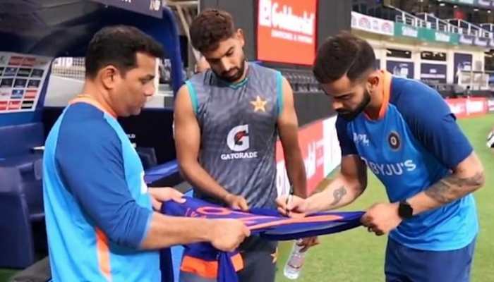 India vs Pakistan Asia Cup 2022 Super 4: PAK pacer Haris Rauf calls Virat Kohli a LEGEND, says THIS after receiving signed jersey, WATCH