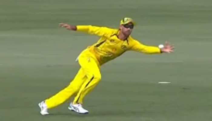 STUNNING! Australia&#039;s Glenn Maxwell takes one-handed catch - Watch