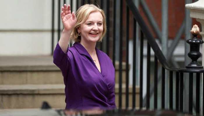 Queen Elizabeth II APPOINTS Liz Truss as Britain&#039;s new Prime Minister