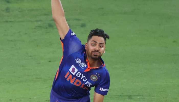 Avesh Khan ruled out of Asia Cup 2022, THIS pacer to be added in India squad