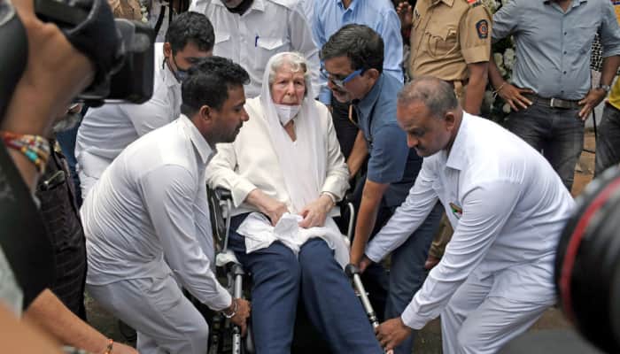 Cyrus Mistry cremated in Mumbai; Ratan Tata&#039;s stepmother Simone attends funeral