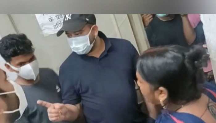 Absent doctors, scattered waste &amp; dogs: Bihar Dy CM Tejashwi Yadav's surprise visit exposes Patna hospital - Watch