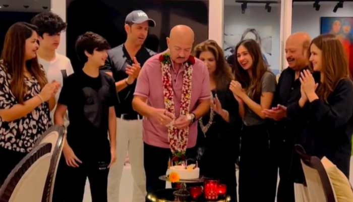 Hrithik Roshan celebrates dad Rakesh Roshan’s birthday with fam-jam!