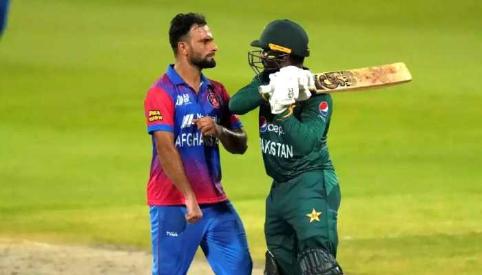 PAK&#039;s Asif Ali almost HITS Afghanistan bowler with bat during Asia Cup 2022 clash - WATCH