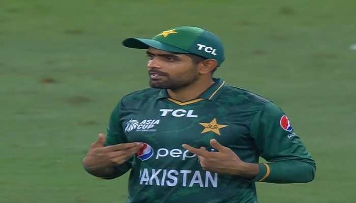 WATCH: Babar Azam says &#039;mai captain hu&#039; to umpire after Mohammad Rizwan calls for DRS