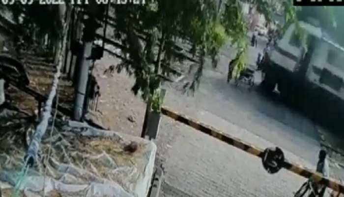 UP Rickshaw puller ignores closed Railways barrier, escapes just in time from speeding train: Watch video