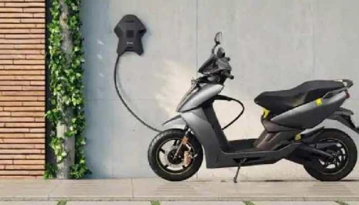 India should focus on 100% electrification of 2-wheelers and 3-wheelers within 4 years: Amitabh Kant