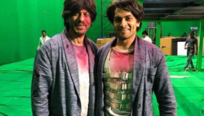 Shah Rukh Khan&#039;s unseen BTS pic with his stuntman from ‘Brahmastra’ goes VIRAL – SEE PIC 