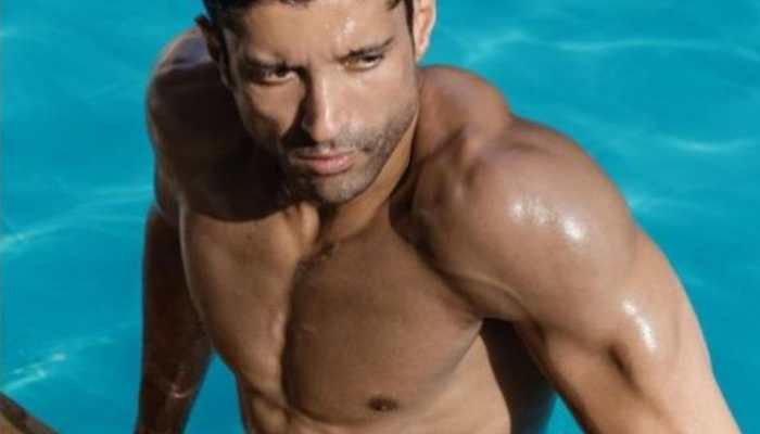 Farhan Akhtar flaunts his toned body, washboard abs in NEW PIC, wifey Shibani Dandekar reacts 