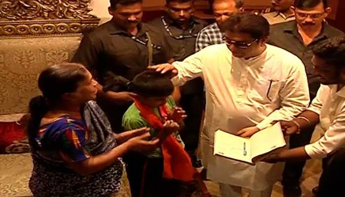 &#039;Little Fan&#039; surprises Raj Thackeray at Nagpur, MNS chief says, &quot;FIRST have your breakfast, THEN...&#039;