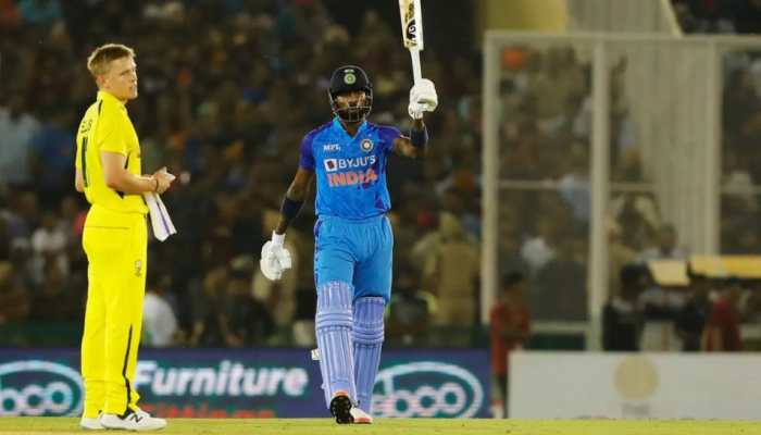 IND vs AUS, 1st T20I: Hardik Pandya goes all guns blazing, hits 3 sixes in last over - Watch