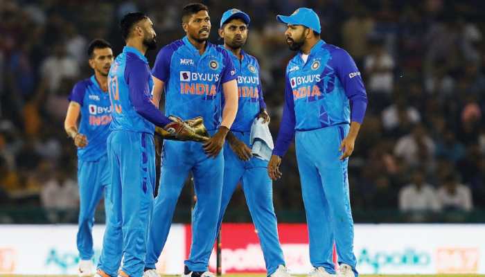 Team India pacer Umesh Yadav (centre) celebrates after picking a wicket against Australia in the 1st T20 in Mohali. Umesh, who was picked ahead of Jasprit Bumrah, leaked 16 runs in his opening over and bowled just 2 overs although he picked up 2 wickets. (Photo: ANI) 