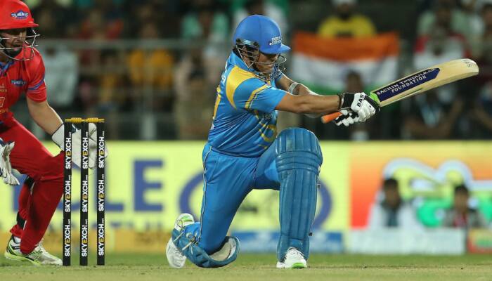 'God of cricket for a reason': Sachin Tendulkar turns back the clock with smashing 40 vs ENG-L, leaves fans in awe - WATCH 