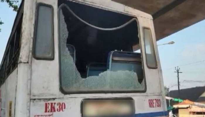 PFI&#039;s Kerala bandh tuns violent: Protestors pelt stones at buses, vehicles; 2 policemen injured in Kollam