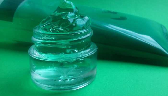 7 homemade aloe vera masks for shiny, dandruff-free, strong hair