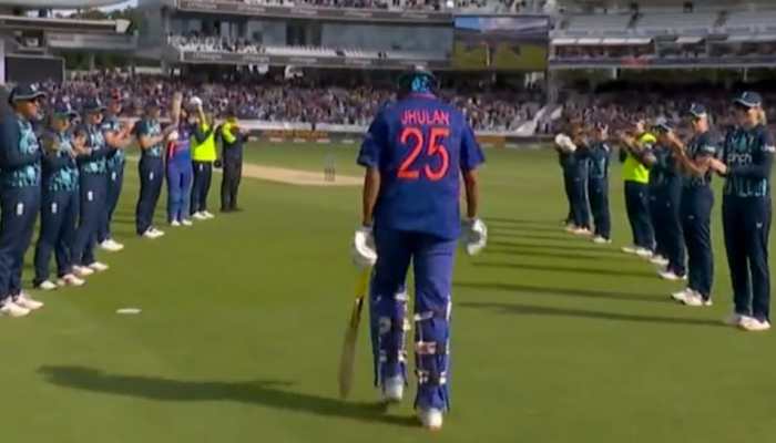 Jhulan Goswami Retirement: India&#039;s legendary pacer receives &#039;Guard of Honour&#039; from English players - Watch