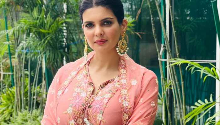 Actress Ihana Dhillon opens up on Navratri celebrations, says, ‘Every home has its own traditions...’ 