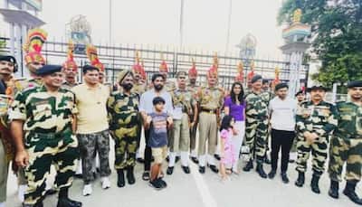 Allu Arjun gets mobbed by fans during his visit to the Attari border-Watch
