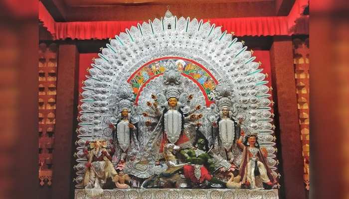 5 Durga Puja pandals you MUST visit in Delhi this year!