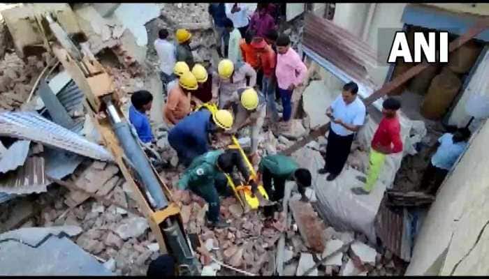 Building collapses in Gurugram&#039;s Udyog Vihar Phase I; 2-3 labourers fear trapped, rescue operation on