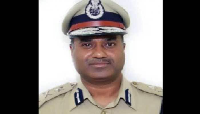 J&amp;K DG Prisons found dead under mysterious circumstances, cops suspect murder