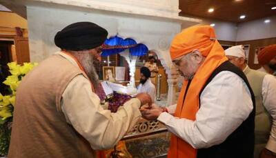 Amit Shah visits Chati Patshahi Gurudwara in Srinagar, pays obeisance