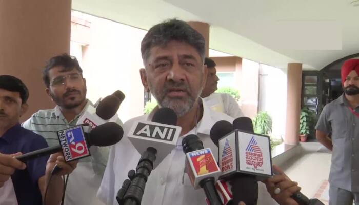 Karnataka Congress Chief DK Shivakumar leaves Bharat Jodo Yatra, to appear before ED in Delhi