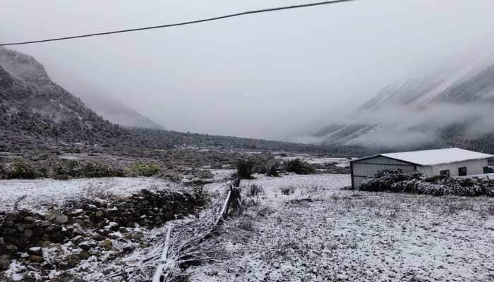 Uttarakhand&#039;s Pithoragarh receives heavy snowfall, key roads blocked