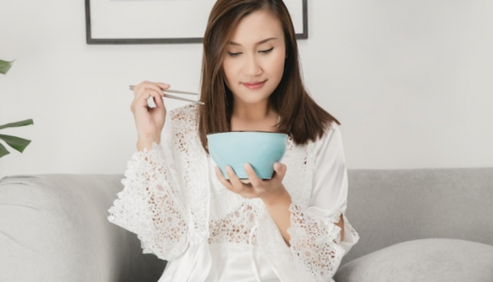 Midnight eating increases hunger, decreases calories burned Midnight eating increases hunger, decreases calories burned