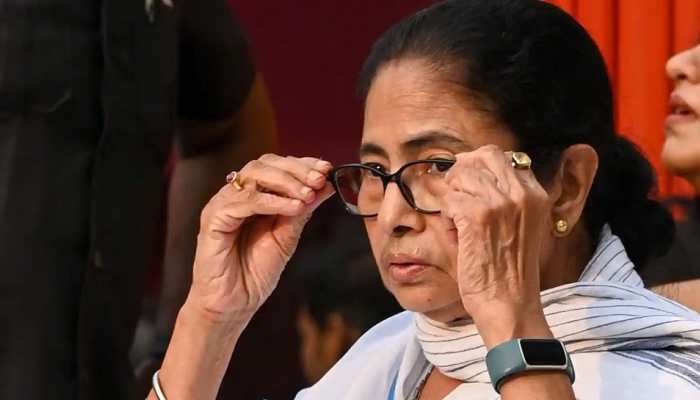 Another BIG SETBACK for Mamata Banerjee, Supreme Court UPHELD Calcutta HC&#039;s verdict on THIS re-appointment