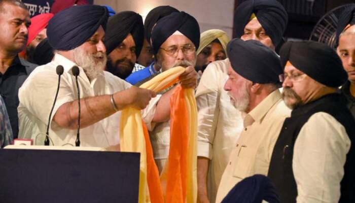 Akali politics takes a U-turn, two arch rivals merge in name of &#039;uniting Sikh Community&#039;