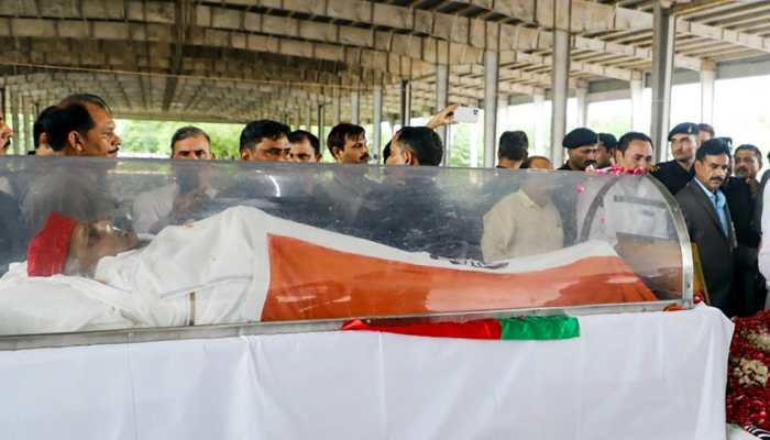 Mulayam Singh Yadav, Samajwadi Party founder, cremated with state honours in UP's Saifai