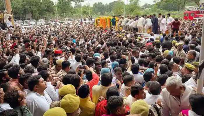 Rajnath Singh, Tejashwi Yadav, other top leaders attend last rites of Samajwadi party supremo Mulayam Singh Yadav