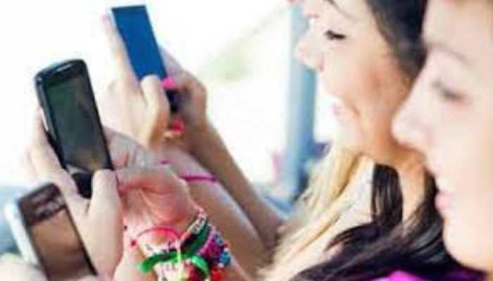 How much RADIATION your smartphone emits? Are you SAFE? Find out by just dialling THIS number