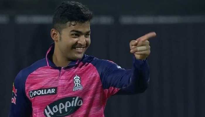 'I am going to mankad...', RR cricketer Riyan Parag slammed by Indian fans for his controversial tweet, say 'Playing XI mein khelega?'