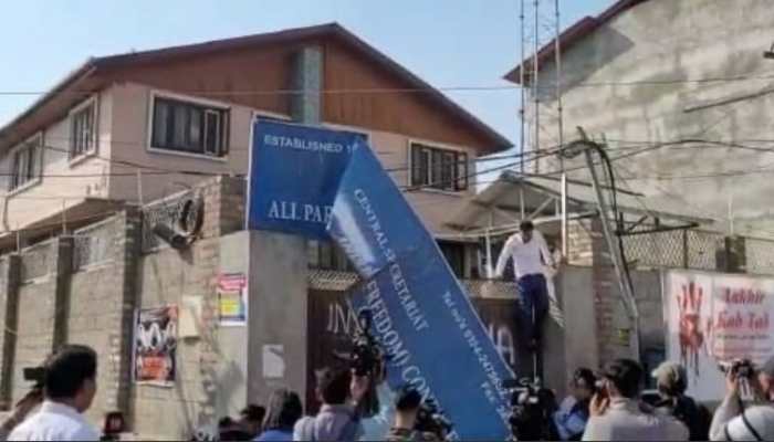 Kashmiri Pandits' Killing: Massive protests in valley, Hurriyat Conference's board removed