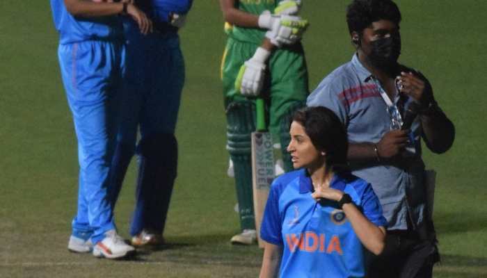 Virat Kohli&#039;s wife Anushka Sharma dons Team India jersey in Kolkata, check PICS here