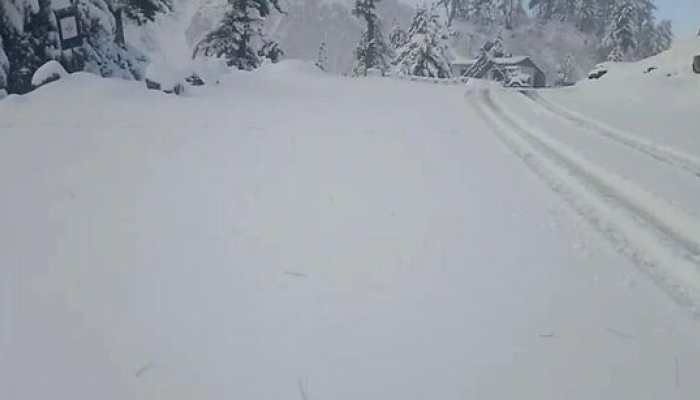 Kashmir receives season&#039;s first snowfall, mercury dips below five degrees Celsius