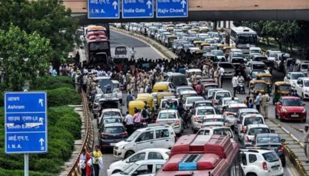 Delhi Ki Kalandi Kunj Ki Xx Video - Delhi Traffic update: National capital witnesses many GRIDLOCKS on  'Dhanteras'. Details here | India News | Zee News