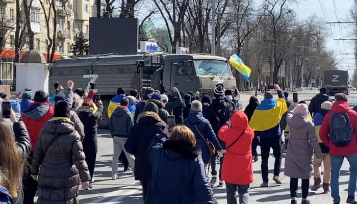 Russia-Ukraine crisis: Russian authorities advise civilians to leave city of Kherson
